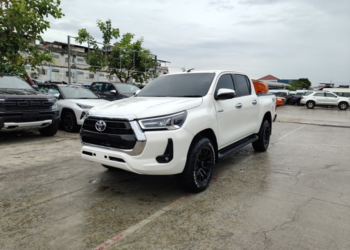 TOYOTA Hilux