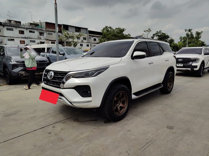 TOYOTA Fortuner