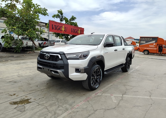 TOYOTA Hilux
