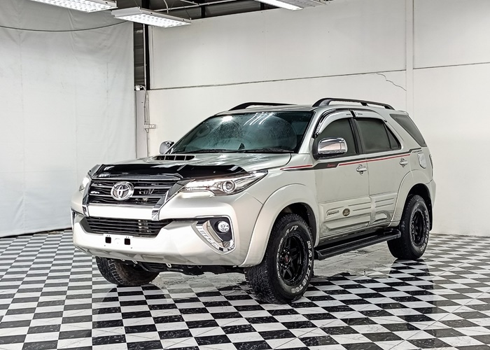 TOYOTA Fortuner