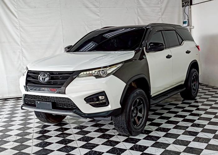 TOYOTA Fortuner