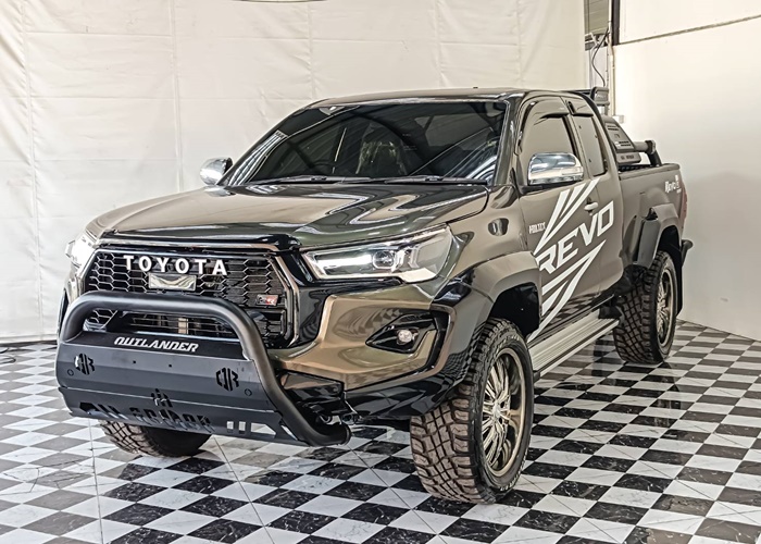 TOYOTA Hilux