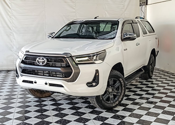 TOYOTA Hilux