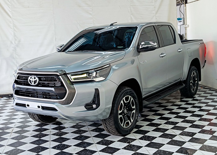 TOYOTA Hilux