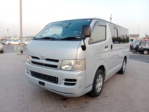 TOYOTA HIACE