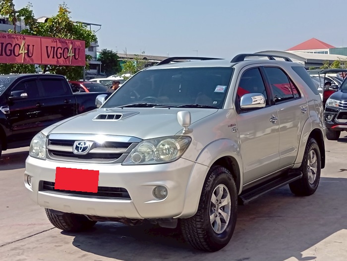 TOYOTA Fortuner