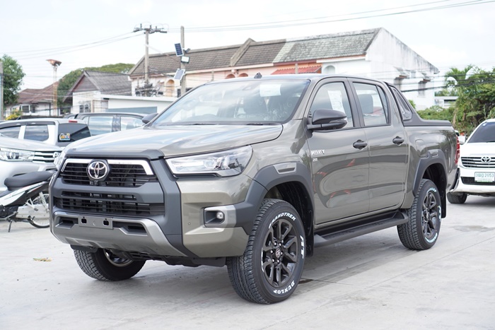 TOYOTA Hilux