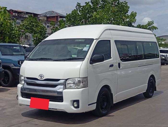TOYOTA COMMUTER