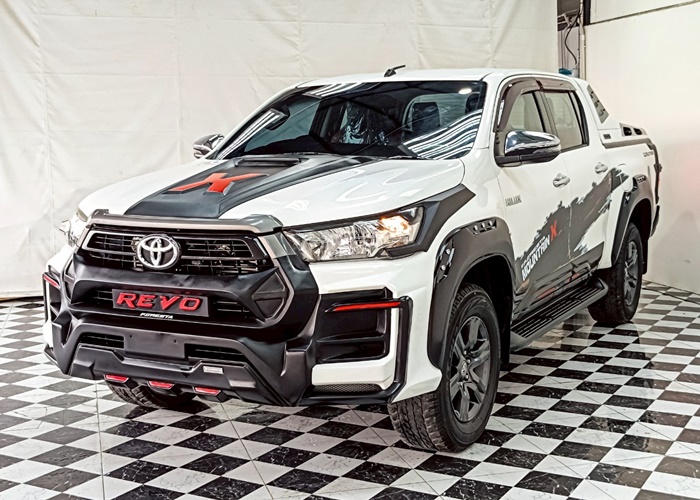 TOYOTA Hilux