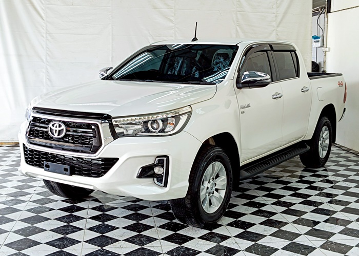 TOYOTA Hilux