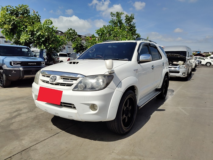 TOYOTA Fortuner