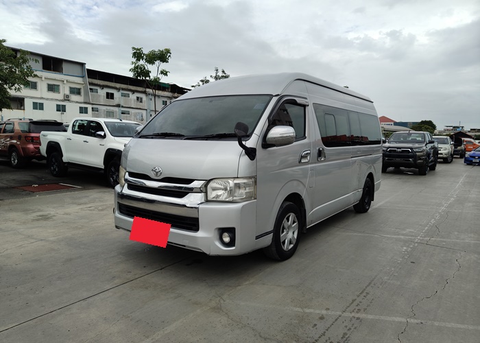 TOYOTA COMMUTER