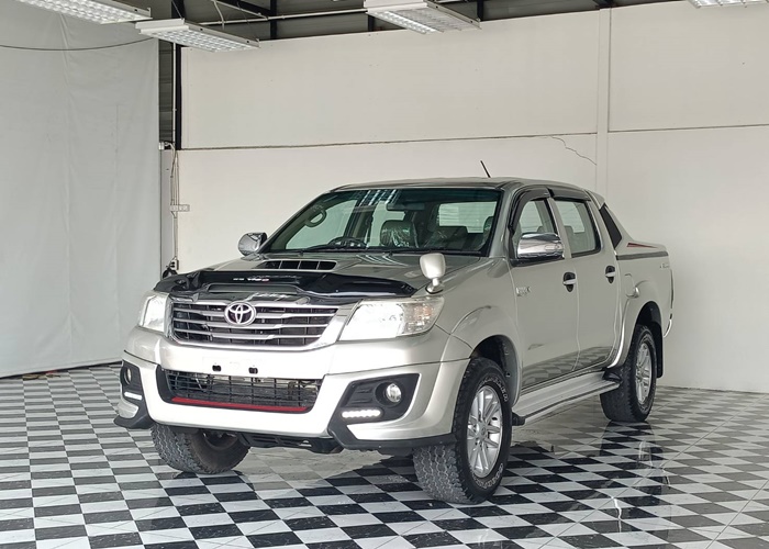 TOYOTA Hilux