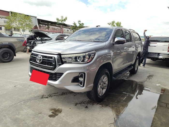 TOYOTA Hilux