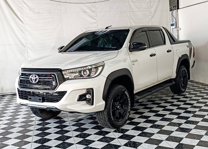 TOYOTA Hilux