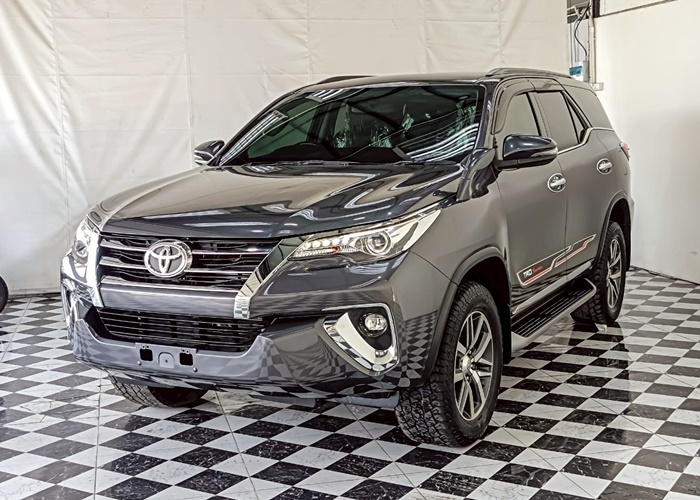 TOYOTA Fortuner