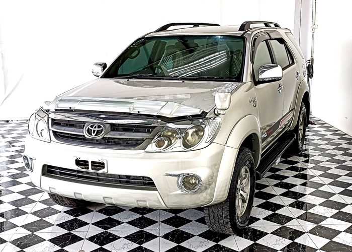 TOYOTA Fortuner