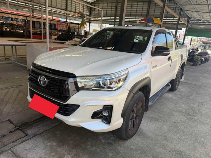TOYOTA Hilux