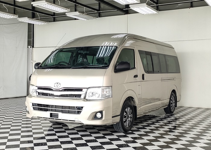 TOYOTA COMMUTER