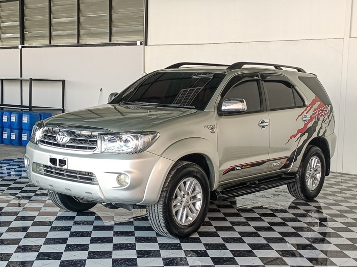 TOYOTA Fortuner