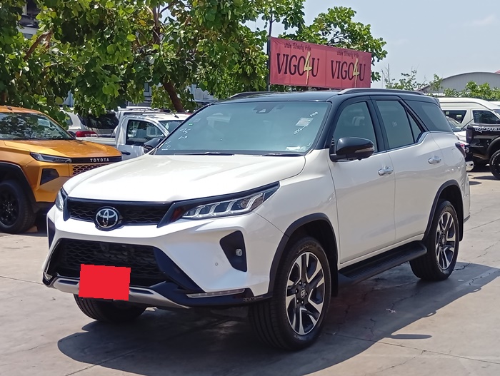 TOYOTA Fortuner