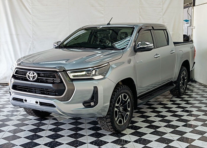 TOYOTA Hilux