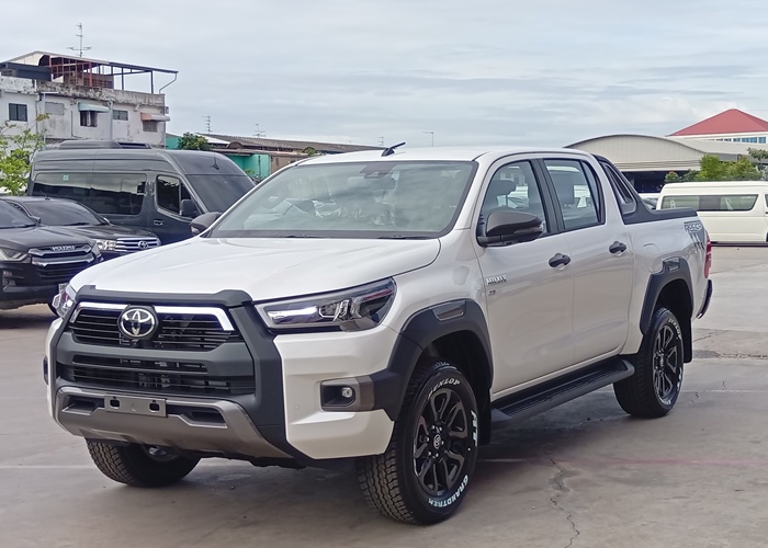 TOYOTA Hilux