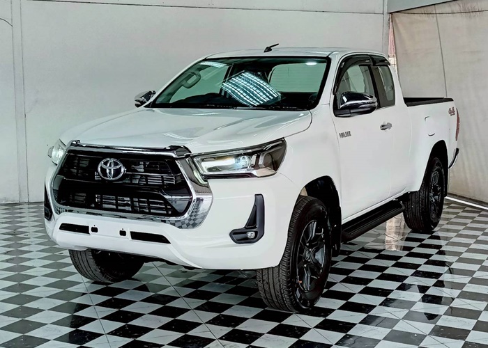 TOYOTA Hilux