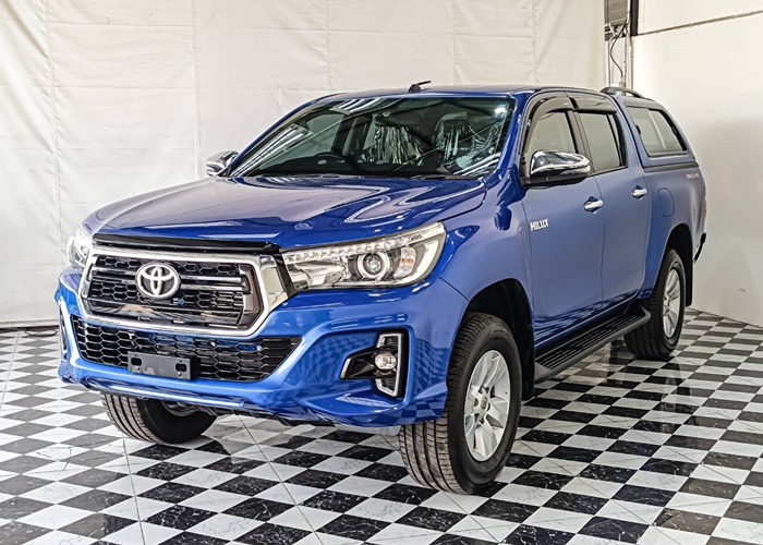 TOYOTA Hilux