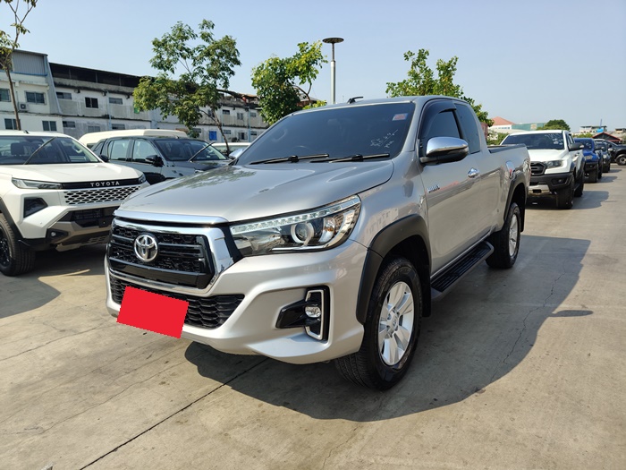 TOYOTA Hilux