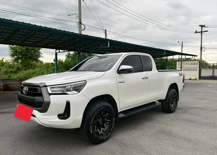TOYOTA Hilux