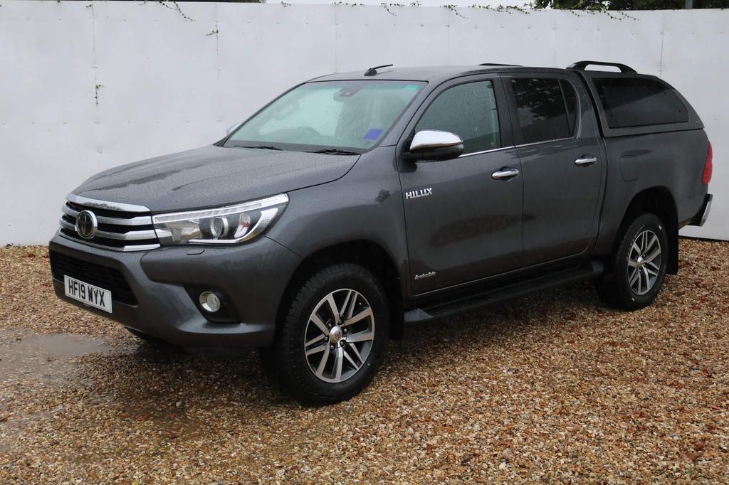 TOYOTA Hilux