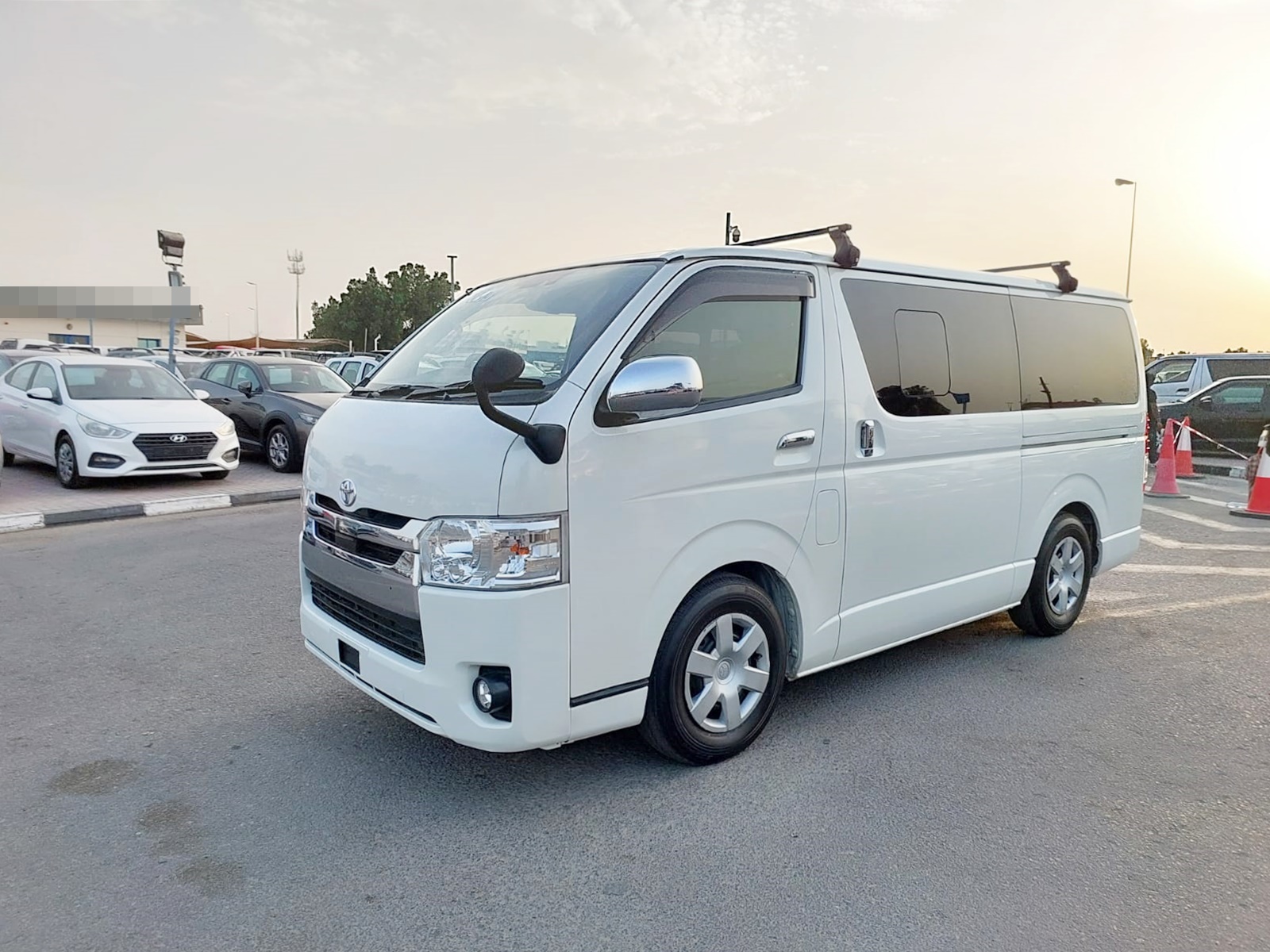 TOYOTA COMMUTER