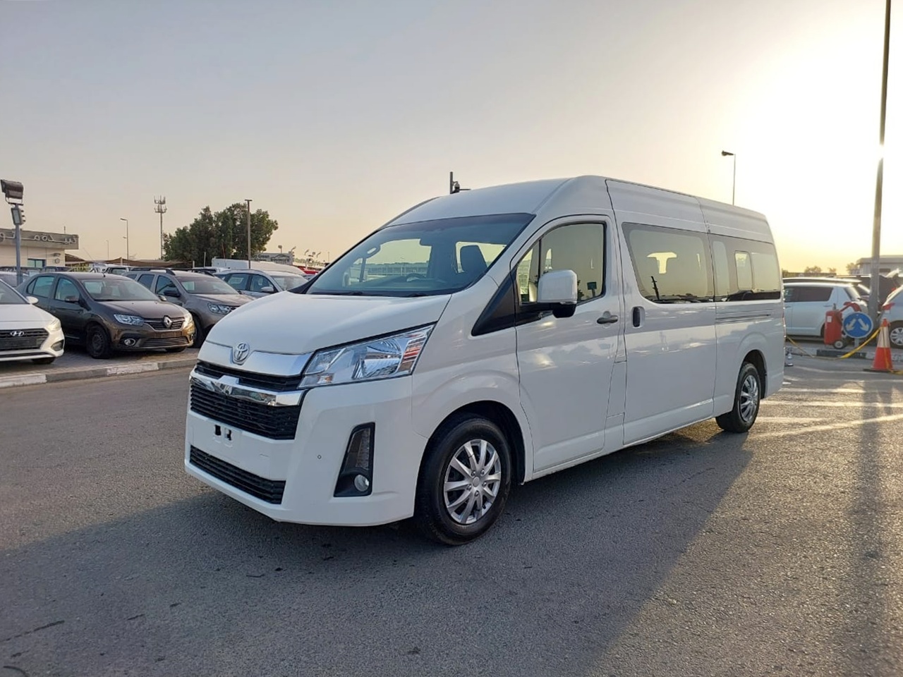 TOYOTA HIACE
