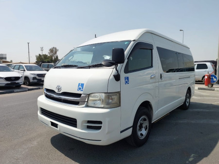 TOYOTA Hiace Commuter