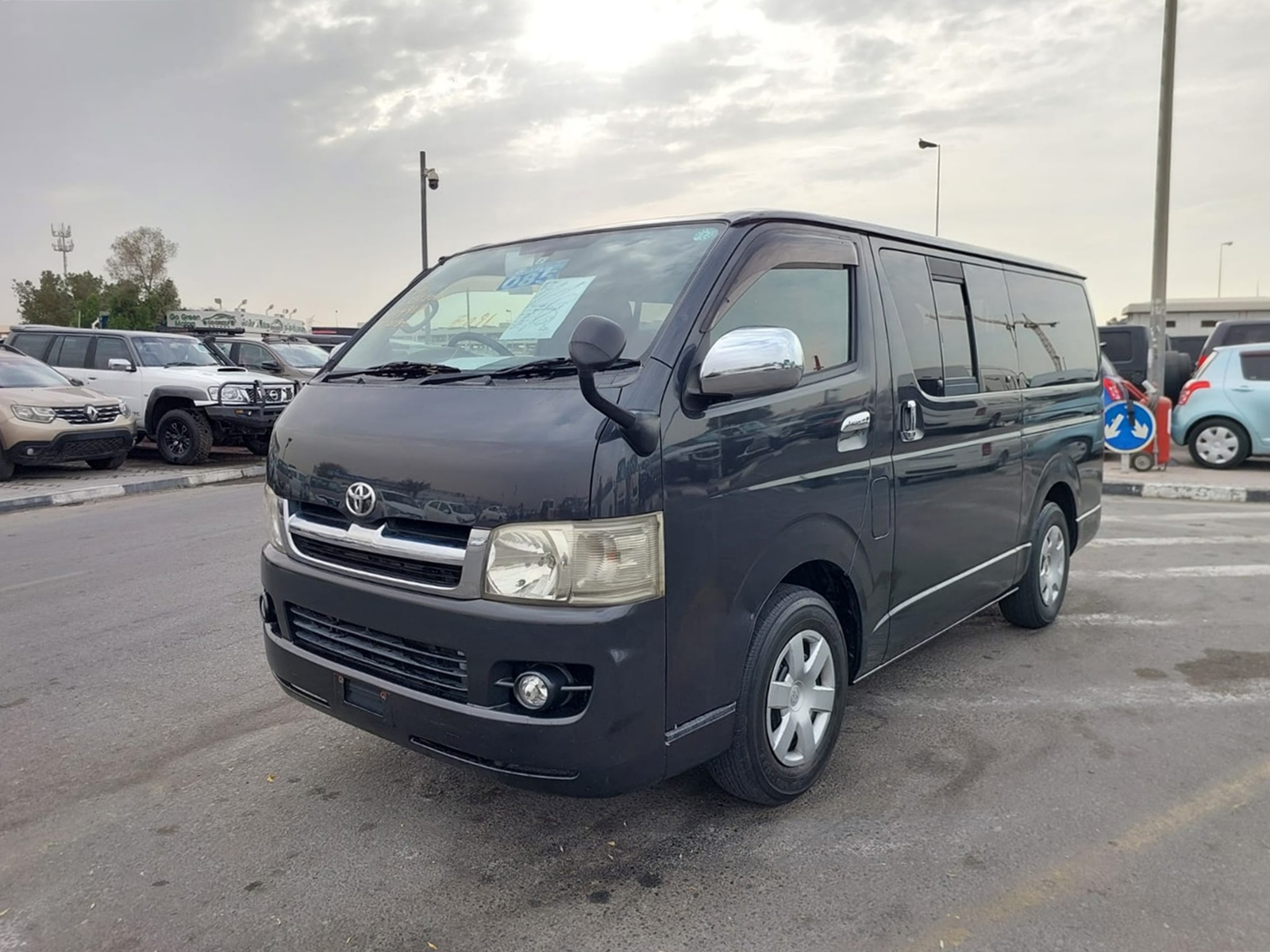 TOYOTA HIACE