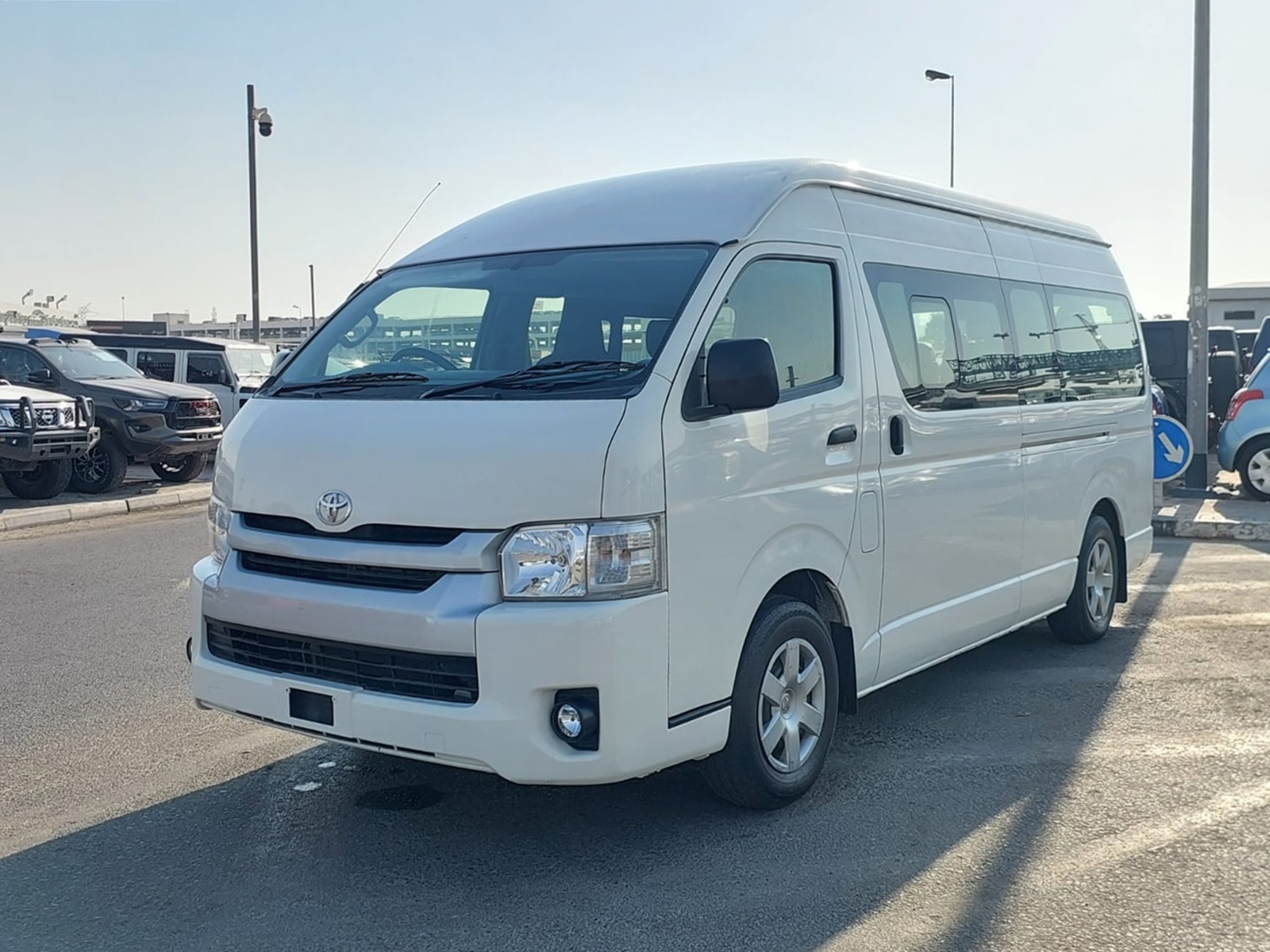 TOYOTA Hiace Commuter