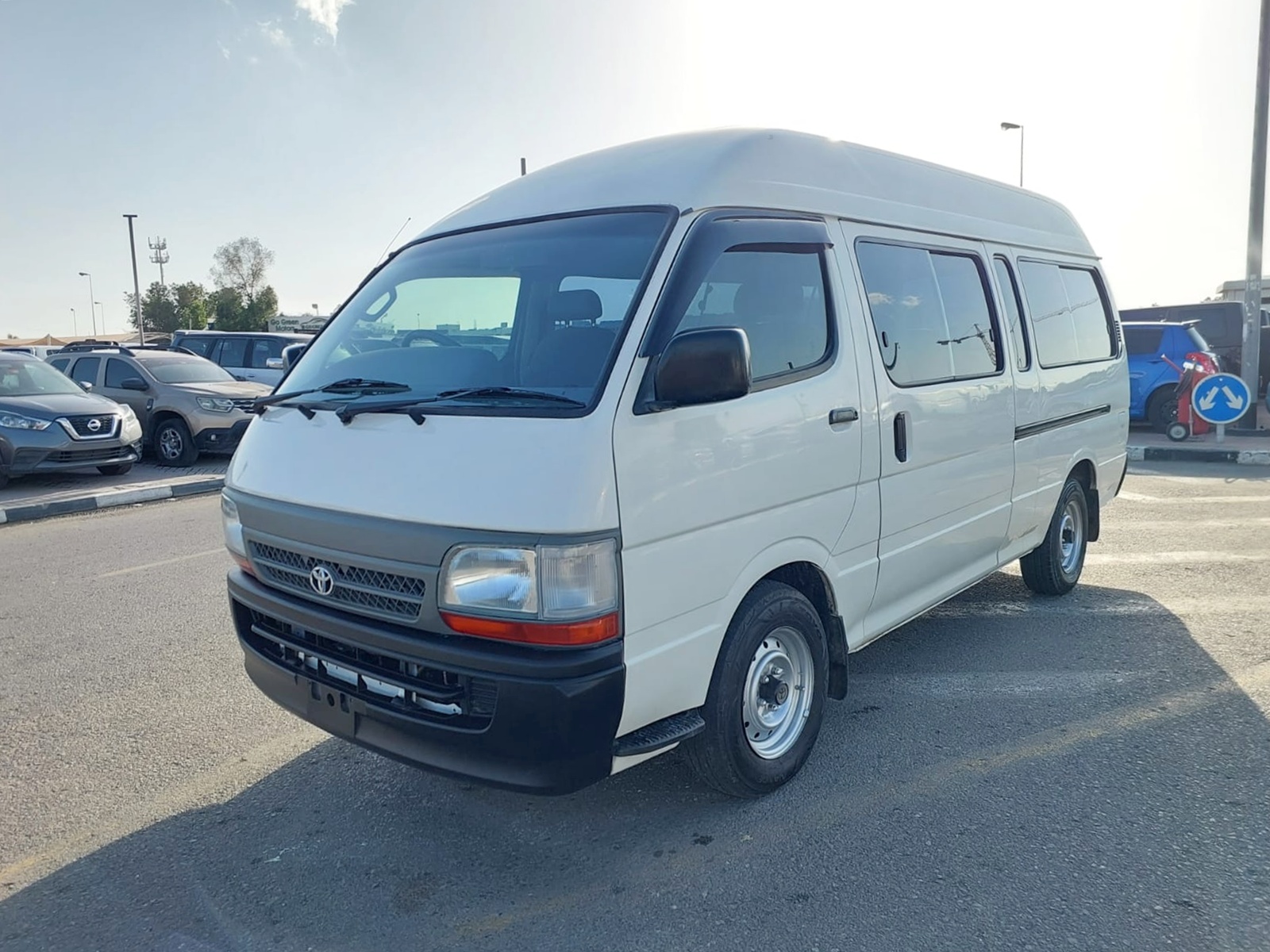 TOYOTA Hiace Commuter