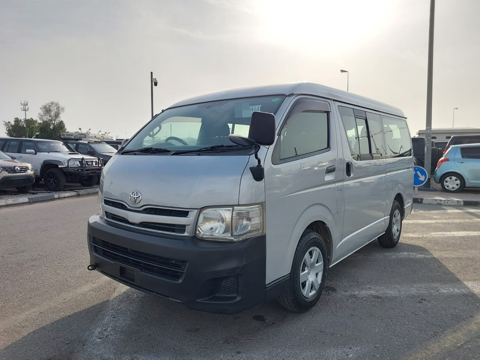 TOYOTA Hiace Commuter