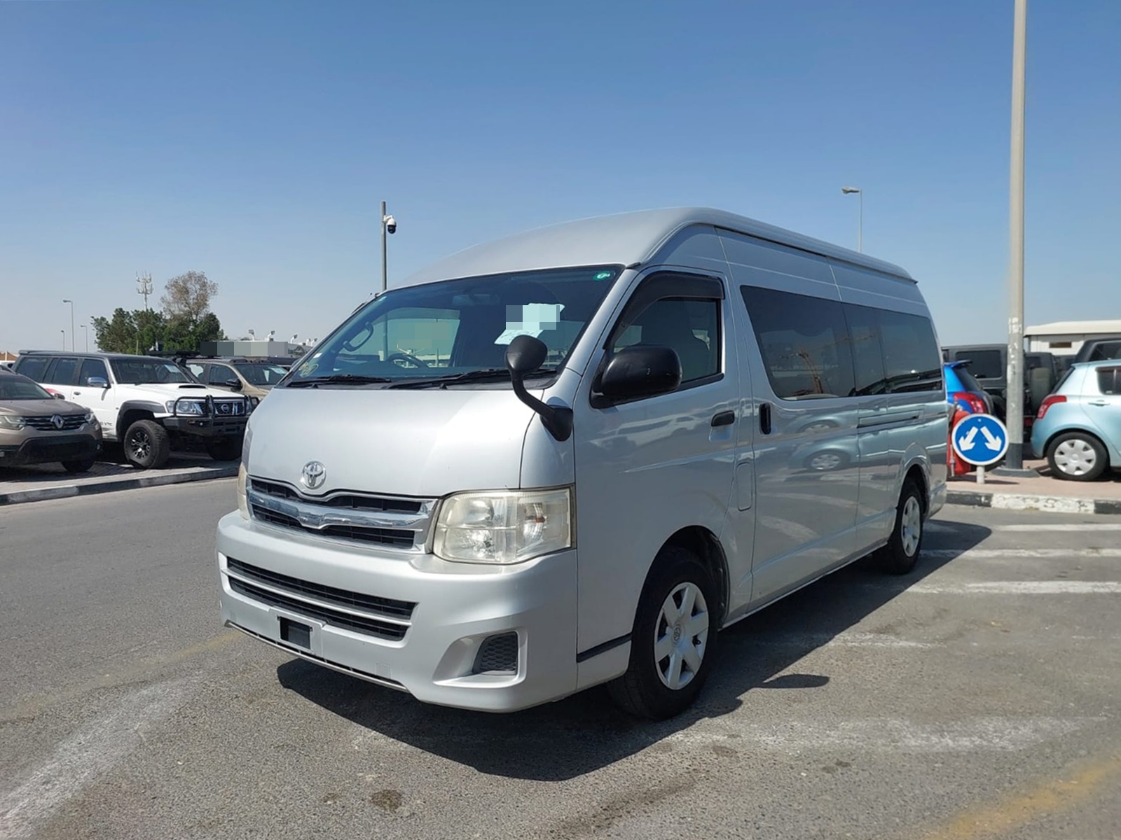 TOYOTA HIACE