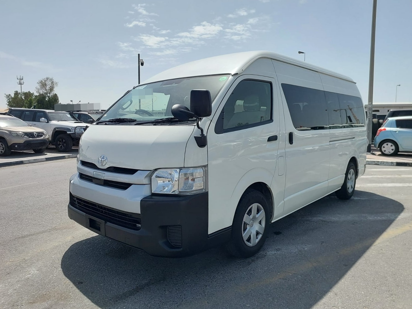 TOYOTA Hiace Commuter
