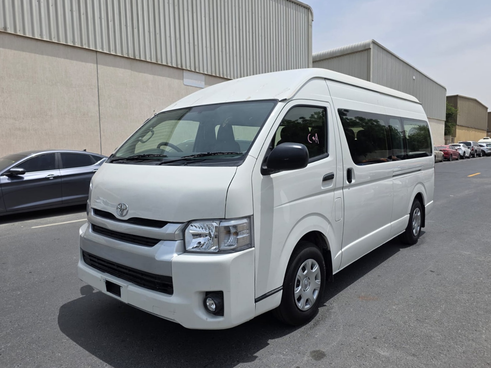 TOYOTA Hiace Commuter