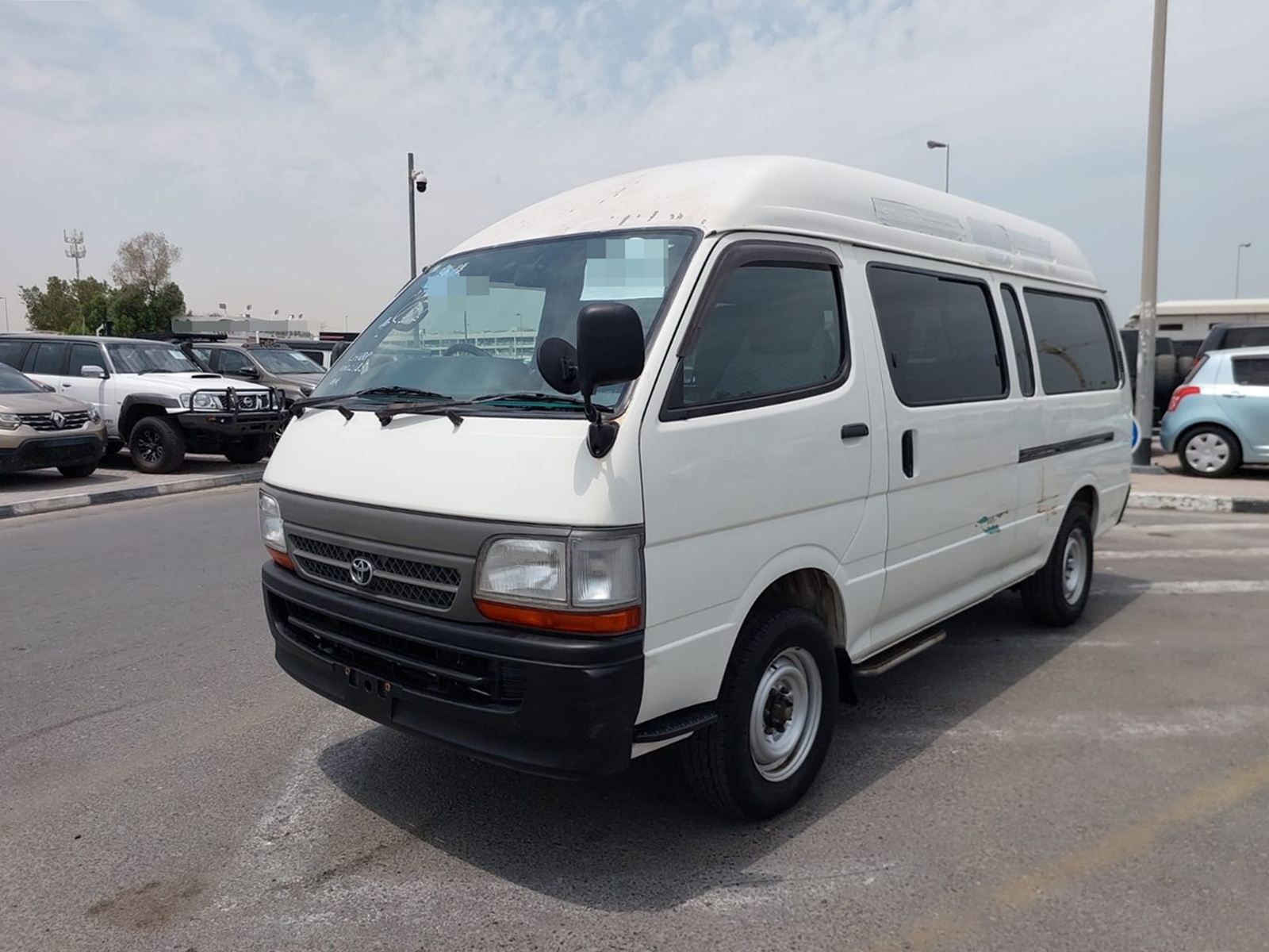 TOYOTA Hiace Commuter