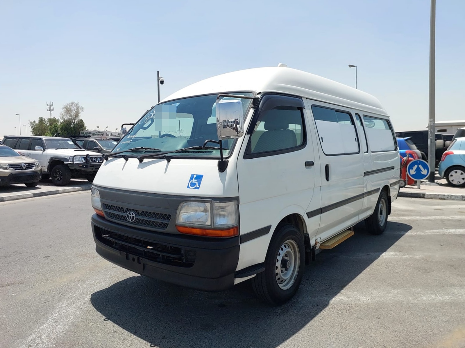 TOYOTA HIACE