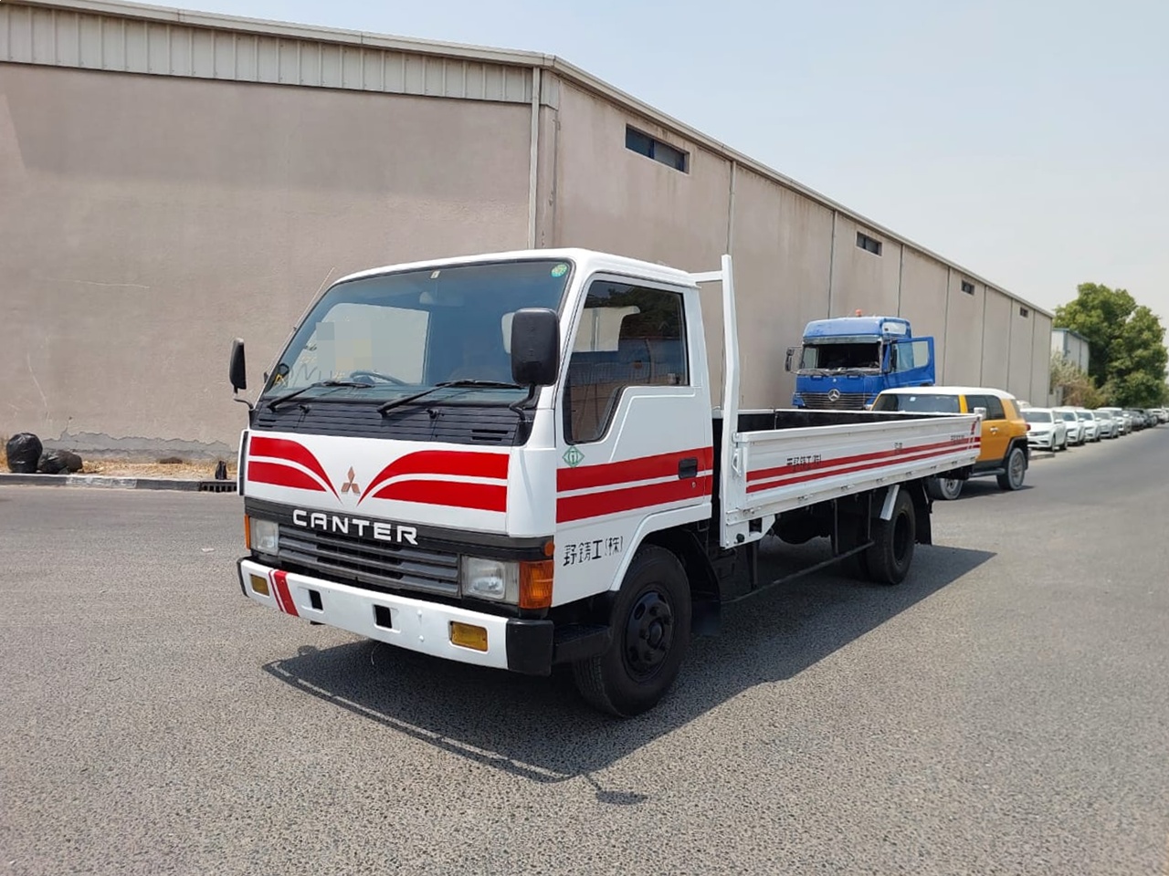 MITSUBISHI Canter