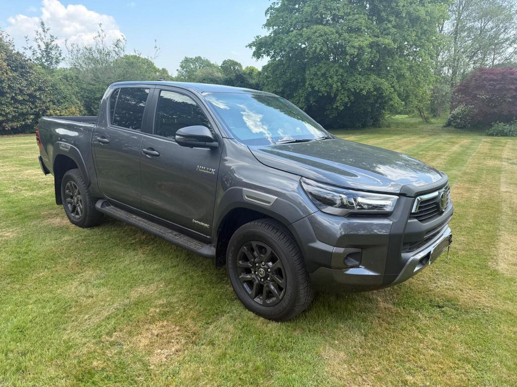 TOYOTA Hilux