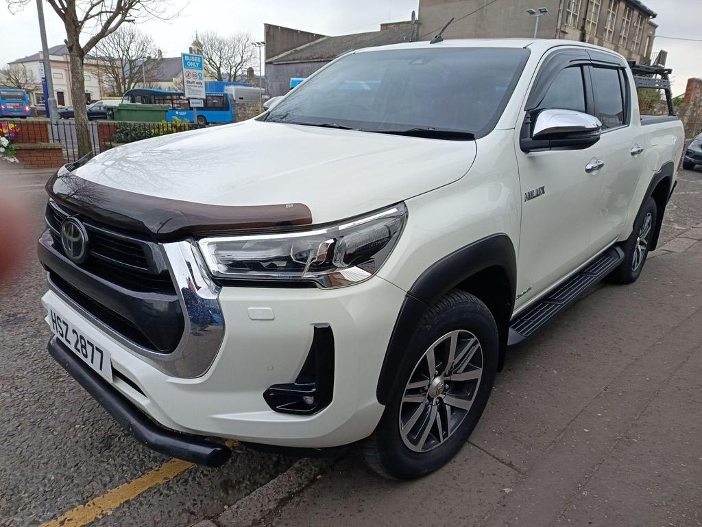 TOYOTA Hilux
