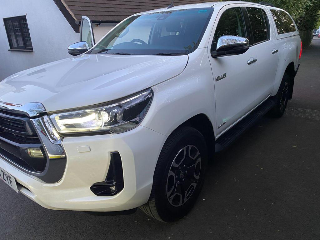 TOYOTA Hilux
