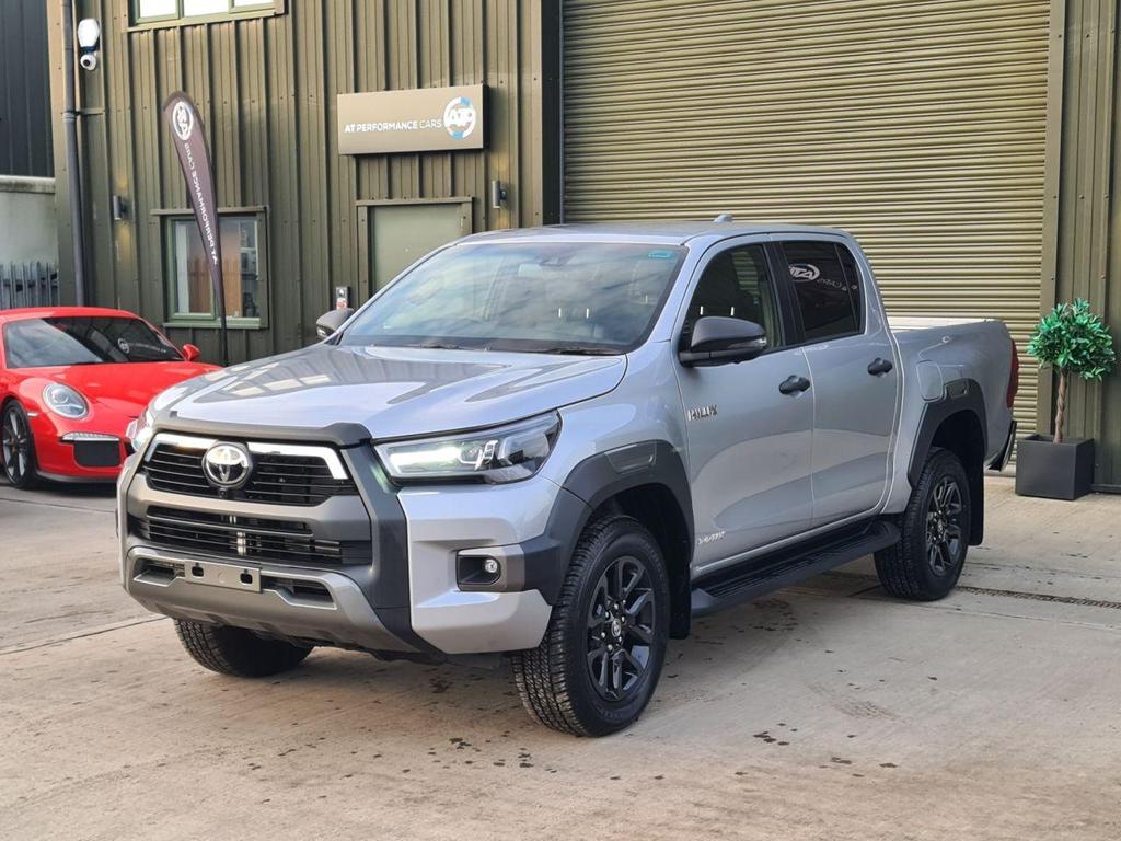 TOYOTA Hilux