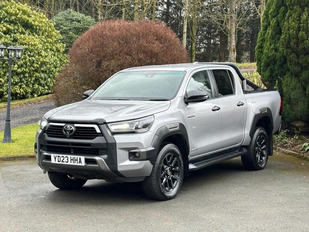 TOYOTA Hilux